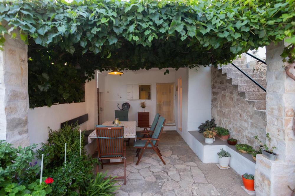 Holiday Home Burba Komiža Dış mekan fotoğraf